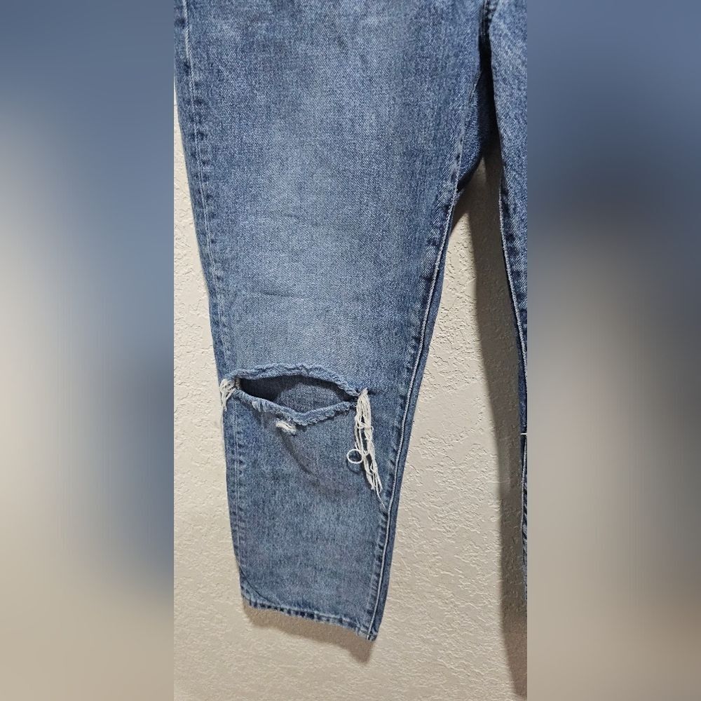 Gap Boyfriend Distressed Denim Jean Size 8 / 29 - Picture 4 of 8